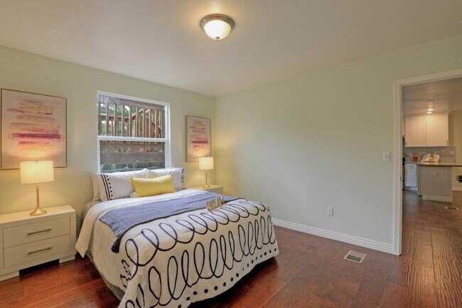 Building Photo - 675 Santa Ray Ave