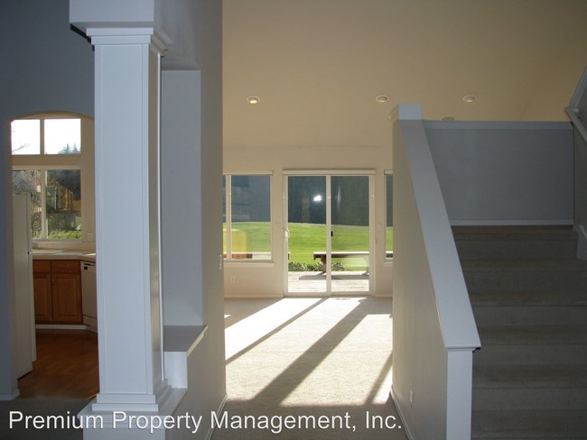 Building Photo - 504 Creekside Dr SE
