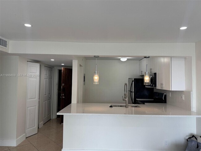 Foto del edificio - 492 NW 165th St