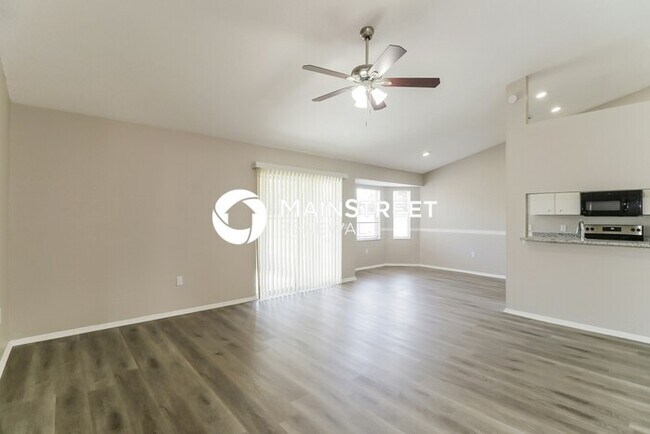 Building Photo - 4 Bedroom Pet-Friendly Home in LAKELAND, FL with Main Street Renewal