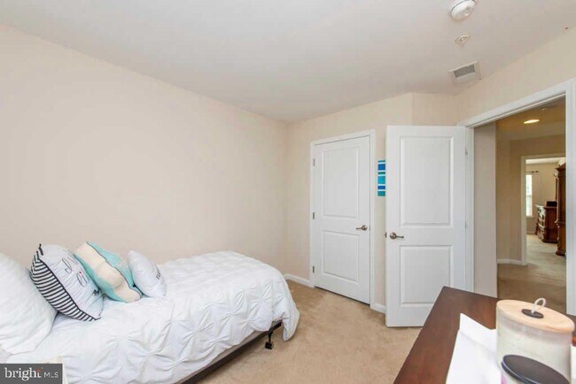 Foto del edificio - 7608 Willow Bottom Rd