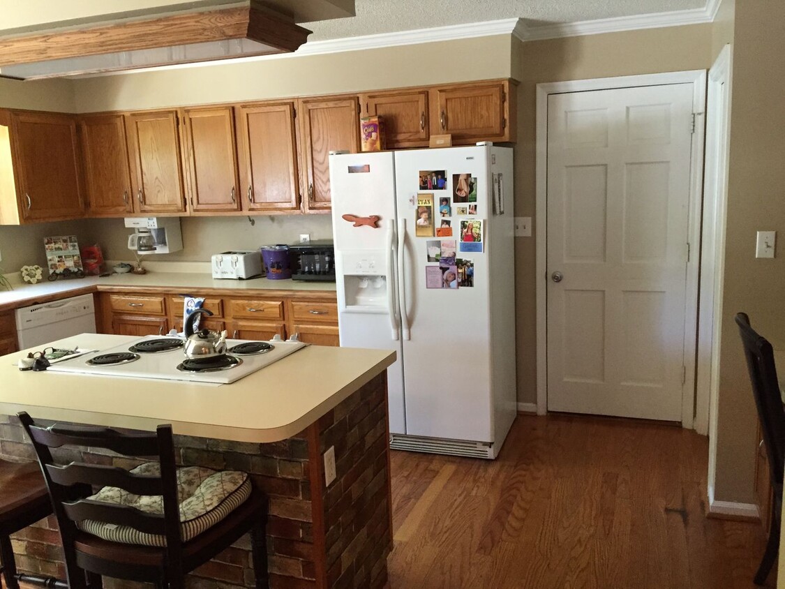 Primary Photo - West Knoxville 3 Bedroom, 2.5 Bath, 2 car ...