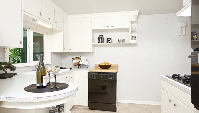 Kitchen - 14526 Evanston Ave N