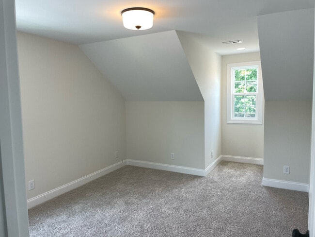 Foto del edificio - 696 Castle Heights Ave