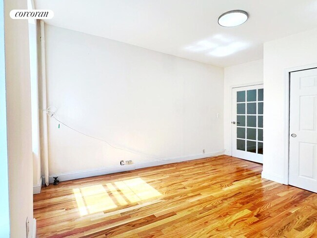 Foto del edificio - 256 12th St