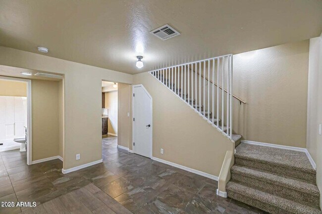 Foto del edificio - 1161 E 5th Ave