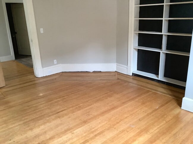 Building Photo - Updated 8 Bedroom house in Dinkytown!