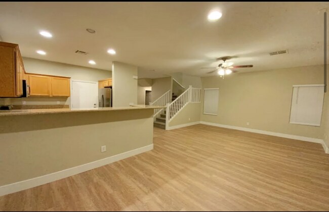 Foto del edificio - 6323 Blushing Willow St