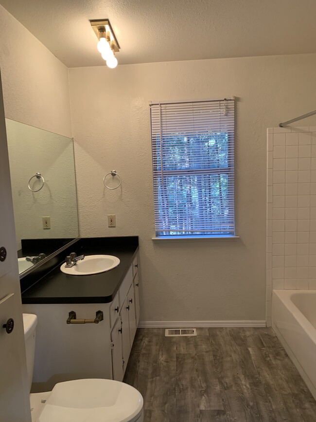 Foto del edificio - 14424 Wycliff Way