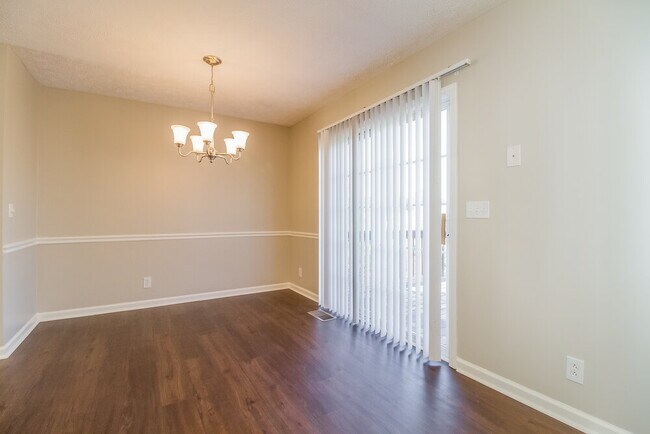 Foto del edificio - 7835 Rainey Dr