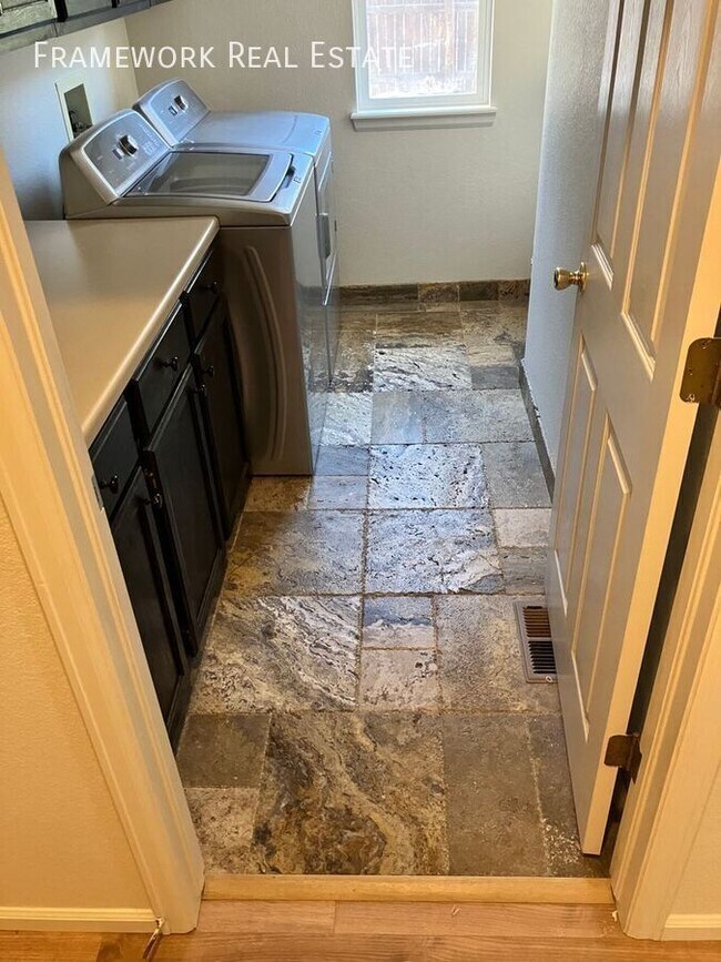 Building Photo - 13371 Pearl Cir