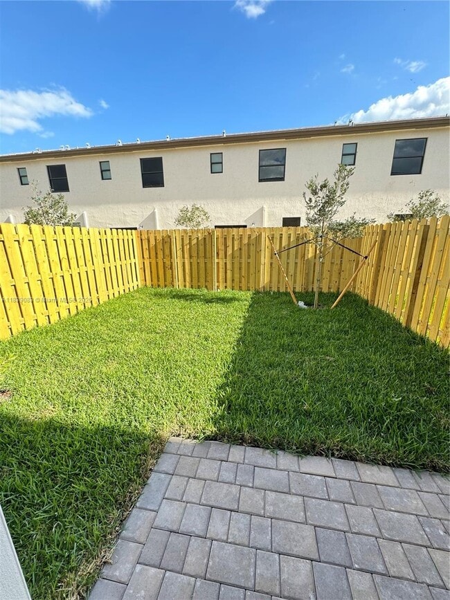Foto del edificio - 23349 SW 128th Ave