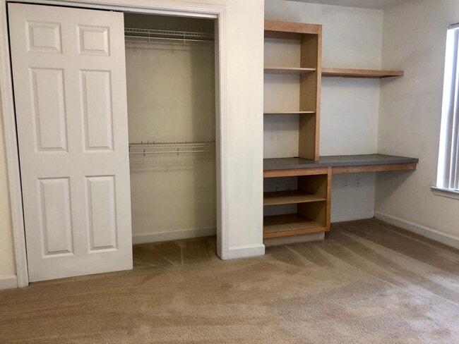 Building Photo - 3 Bedroom/3 Bathroom Condo in Harts Cove!