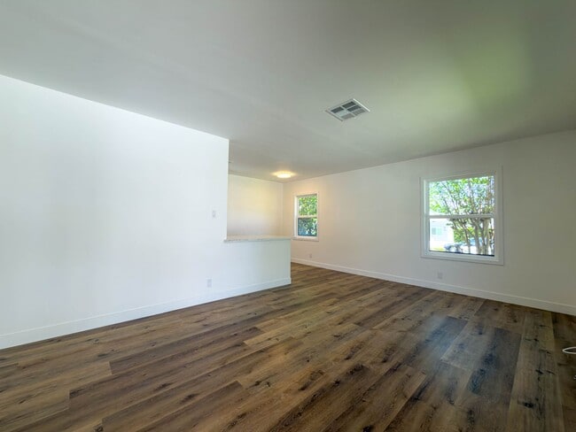 Building Photo - 316 N Kenwood St