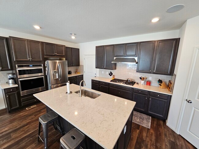 Building Photo - 6214 Long Branch Dr