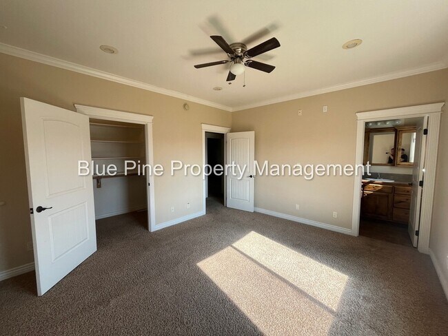 Building Photo - 2125 Saddle Ln
