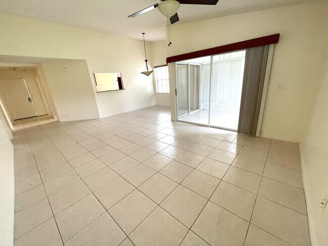 Foto del edificio - 718 Pine Island Dr