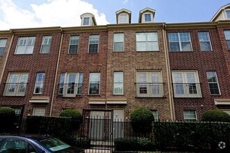 Building Photo - 1913 Gillette St