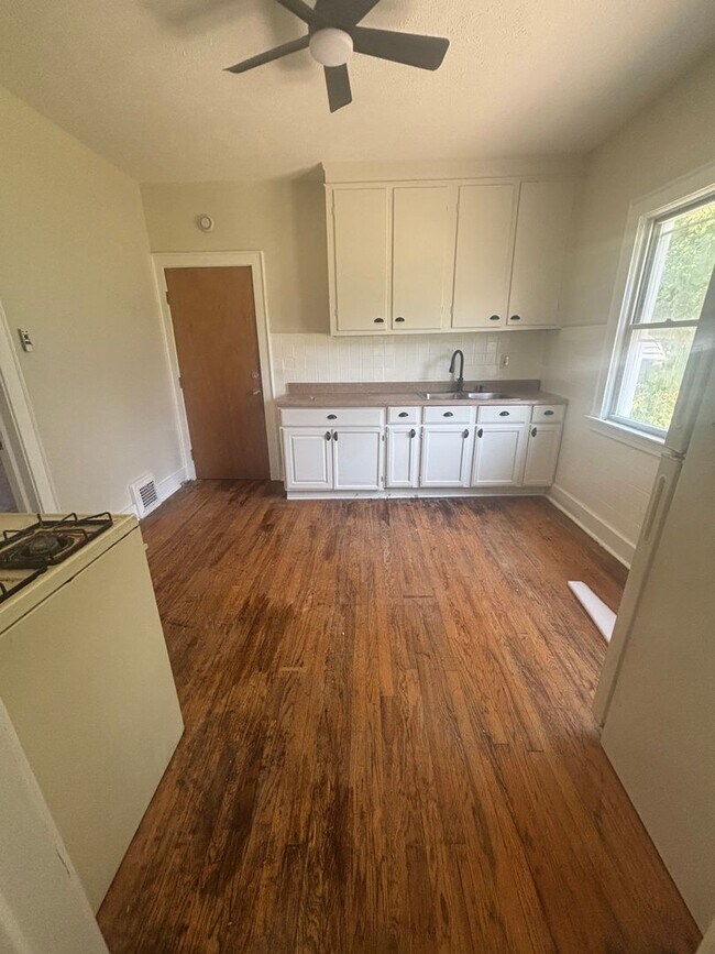 Foto del edificio - Cleveland East Side 2 bedroom down