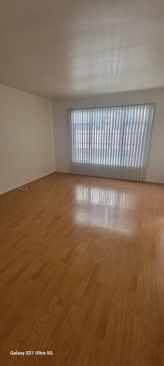 Foto del edificio - 1828 N Kingsley Dr