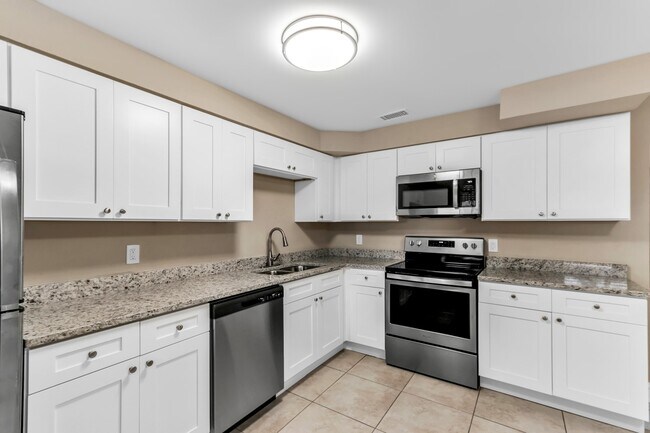 Building Photo - 4225 N Sandalwood Cir