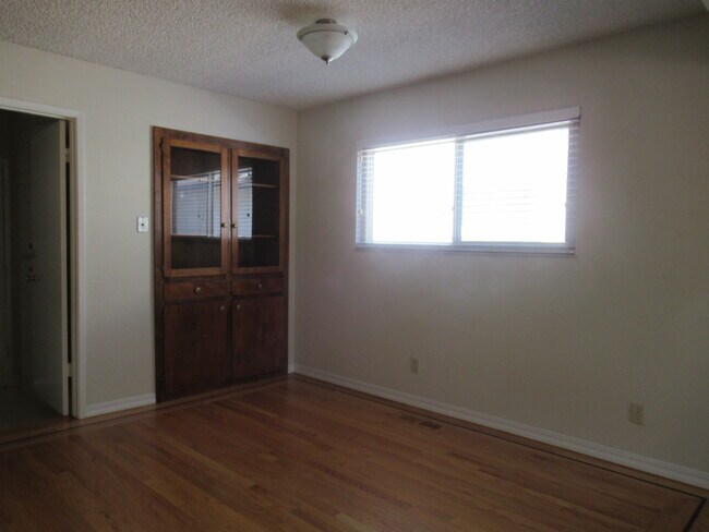 Foto del edificio - 35936 Dering Pl