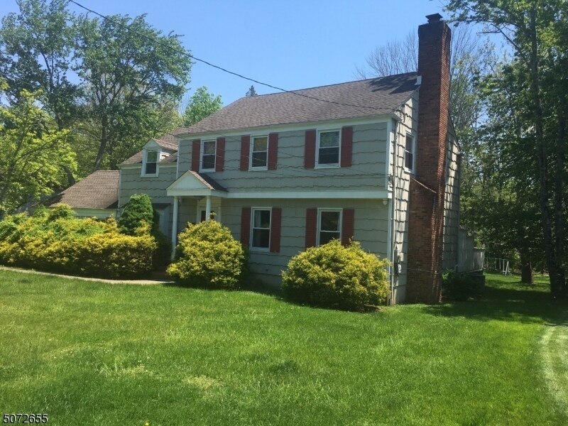 Primary Photo - 424 White Oak Ridge Rd