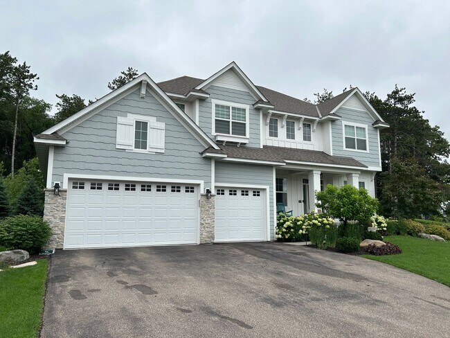 Foto del edificio - Luxury 5BR Home with Sport Court in Eastbr...