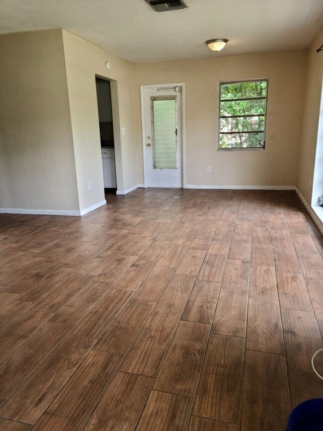 Building Photo - MOVE IN SPECIAL 1ST MONTH FREE LIMITED TIM...