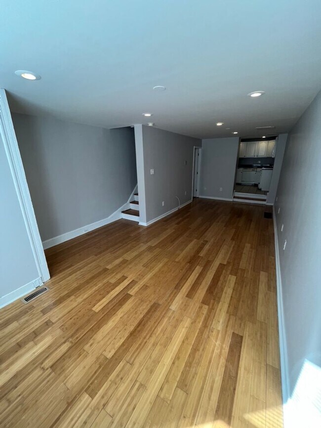 Building Photo - Newly rehabbed 3 bedroom South Philly