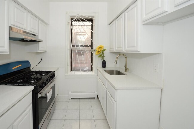 Building Photo - 258 Clendenny Ave