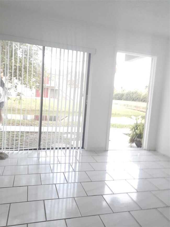 Foto del edificio - 11374 Royal Palm Blvd