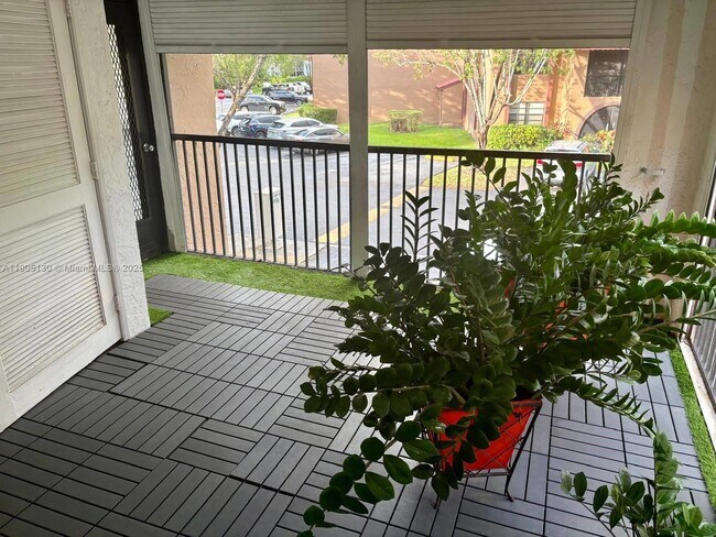 Foto del edificio - 8632 NW 34th Pl