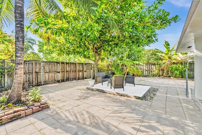 Foto del edificio - 1515-1517 NW 8th Ave