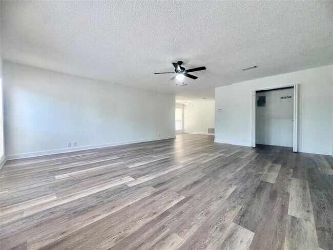 Foto del edificio - 6900 Trendal Ln