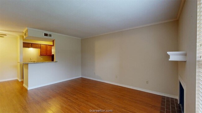 Foto del edificio - 904 University Oaks Blvd