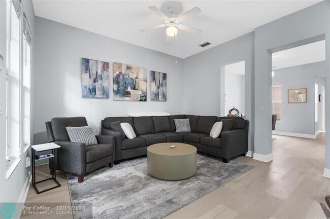 Foto del edificio - 819 NW 82nd Ln
