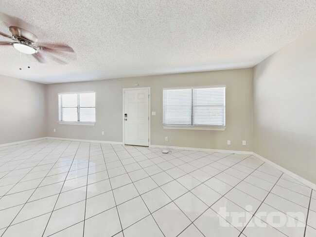 Building Photo - 5110 Cresthill Dr