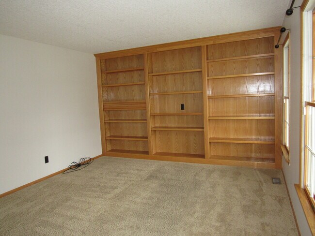 Building Photo - 1231 W Price Ct