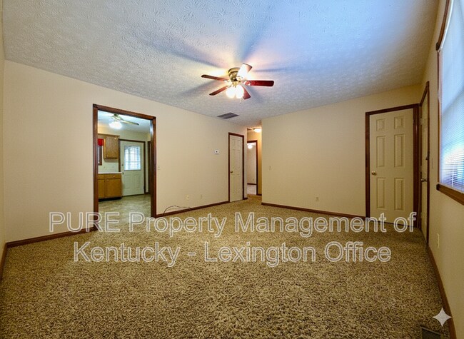 Foto del edificio - 366 Bonny Lynn Dr