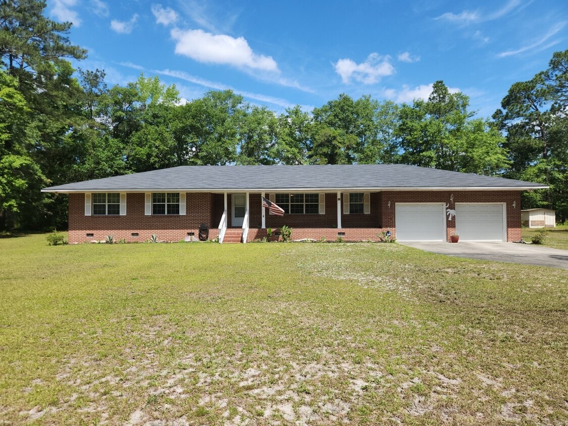 Primary Photo - Charming 3-Bedroom Home with Spacious Layo...