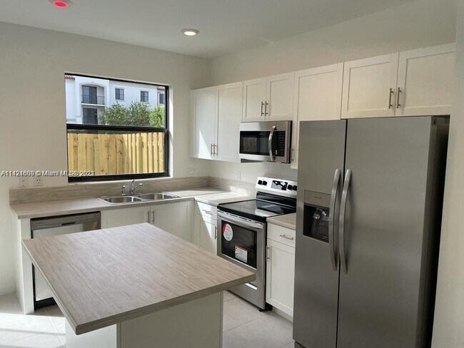 Foto del edificio - 21080 NE 8th Ave
