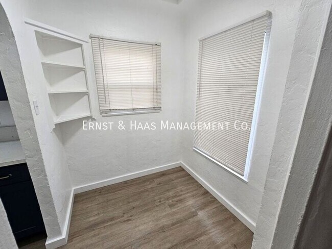 Foto del edificio - 824 Belmont Ave