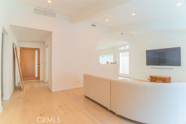 Foto del edificio - 5179 Canoga Ave