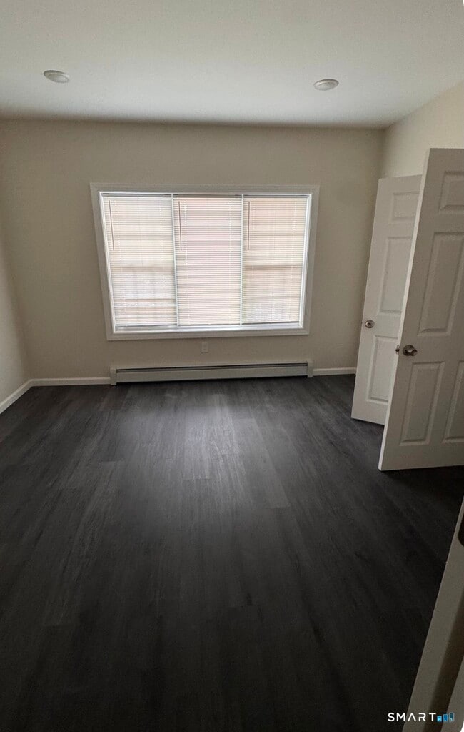 Building Photo - 48 Brook St