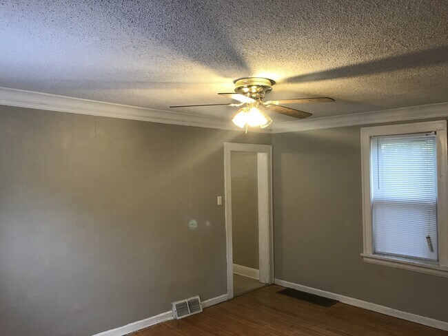 Foto del edificio - AVAILABLE JUNE 1ST - 2 Bed 1 Bath Home in Craft District!