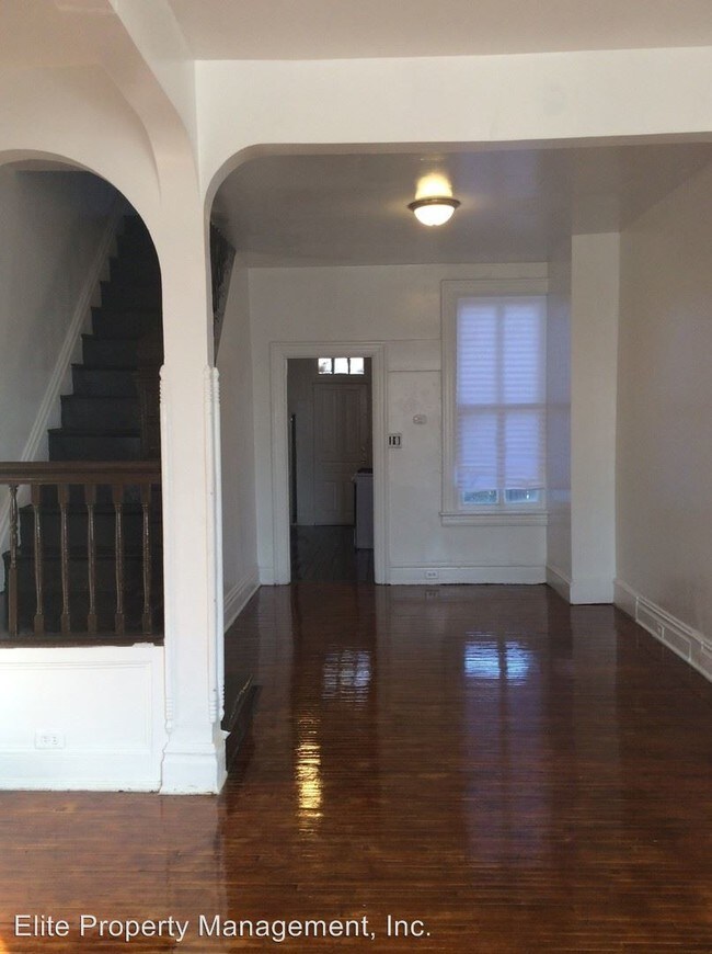 Building Photo - 4 br, 1 bath House - 35 Columbia Ave.