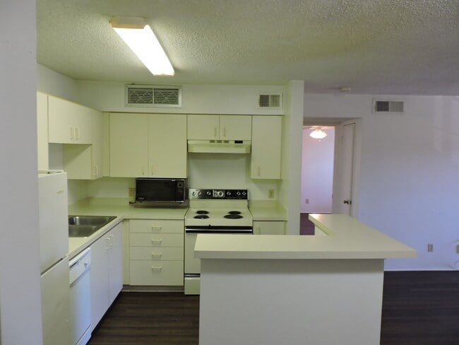 Building Photo - 1Bedroom Condo - Lakewood Park, Altamonte ...