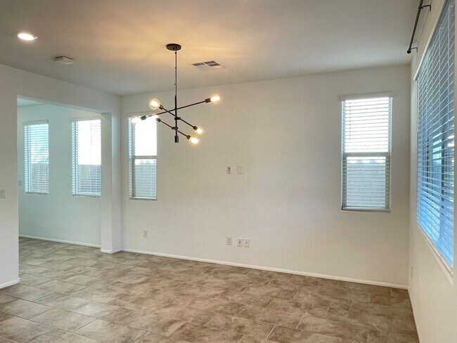 Building Photo - Wonderful 2-story home in Mountains Edge!!