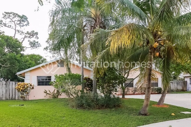 Foto del edificio - 765 Ryanwood Dr